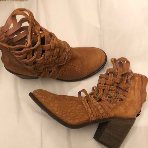 New Free People Carter’s Tan Bootie - Picture 2 of 4